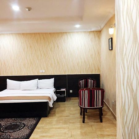 Fawzy Hotel 伊巴丹 外观 照片