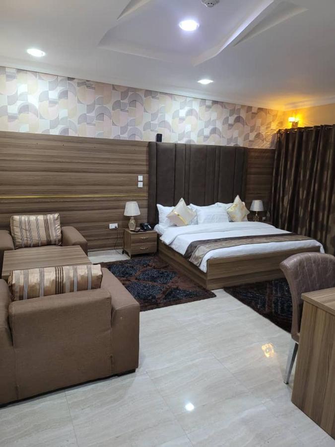 Fawzy Hotel 伊巴丹 外观 照片