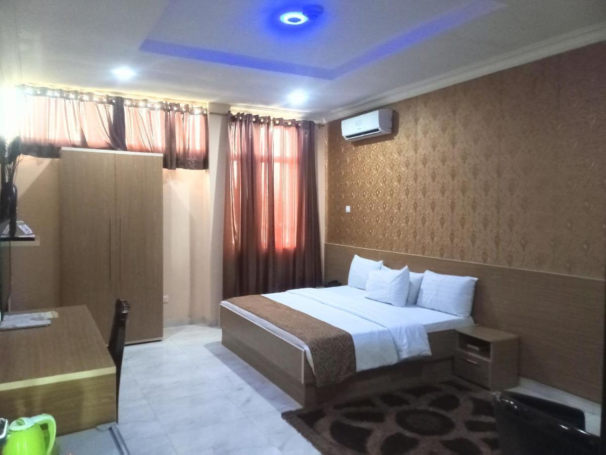 Fawzy Hotel 伊巴丹 外观 照片