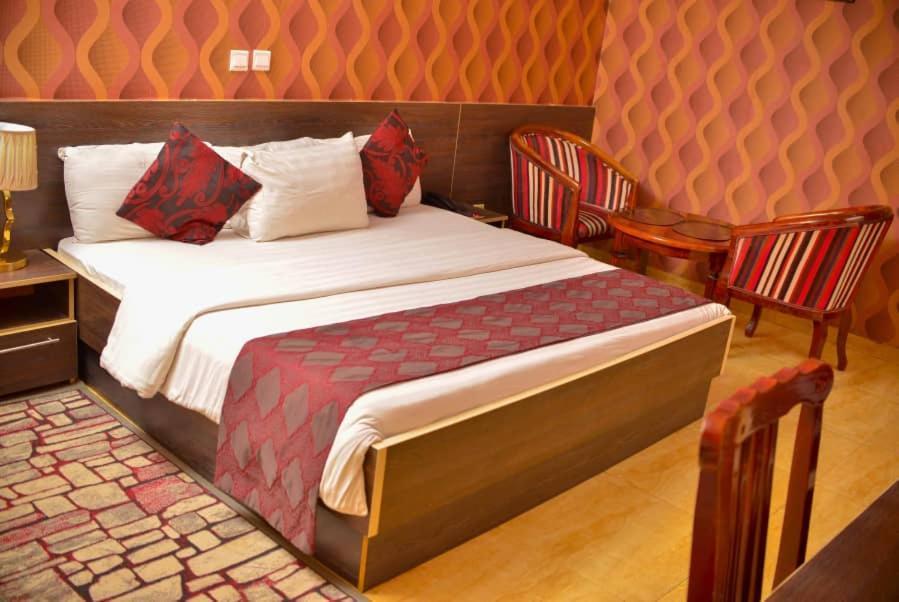 Fawzy Hotel 伊巴丹 外观 照片