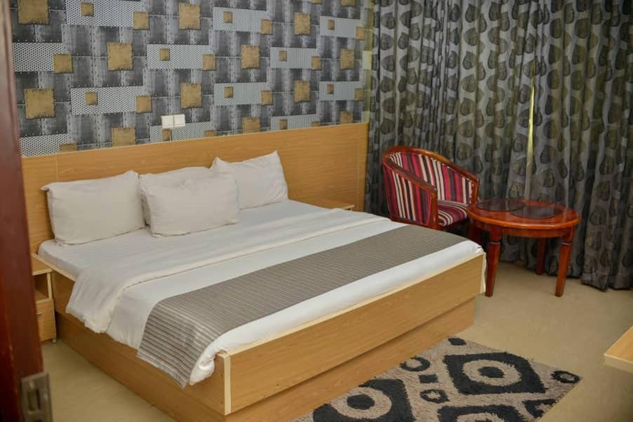 Fawzy Hotel 伊巴丹 外观 照片