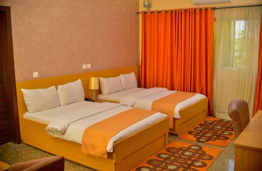 Fawzy Hotel 伊巴丹 外观 照片