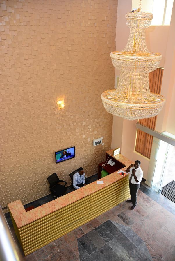 Fawzy Hotel 伊巴丹 外观 照片