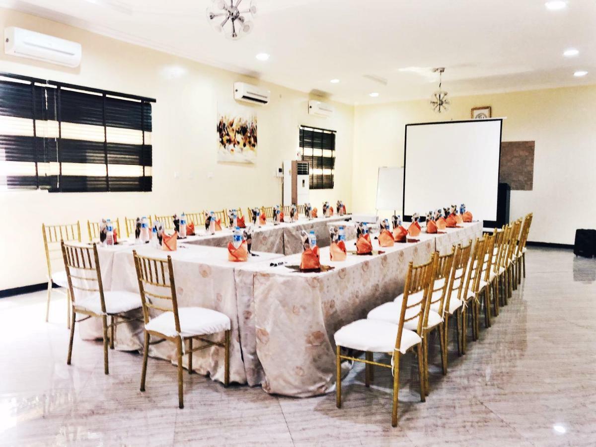 Fawzy Hotel 伊巴丹 外观 照片